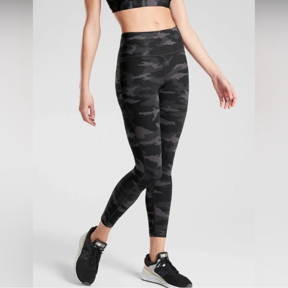Women's Athleta Ultimate 7/8  Camouflage Tights